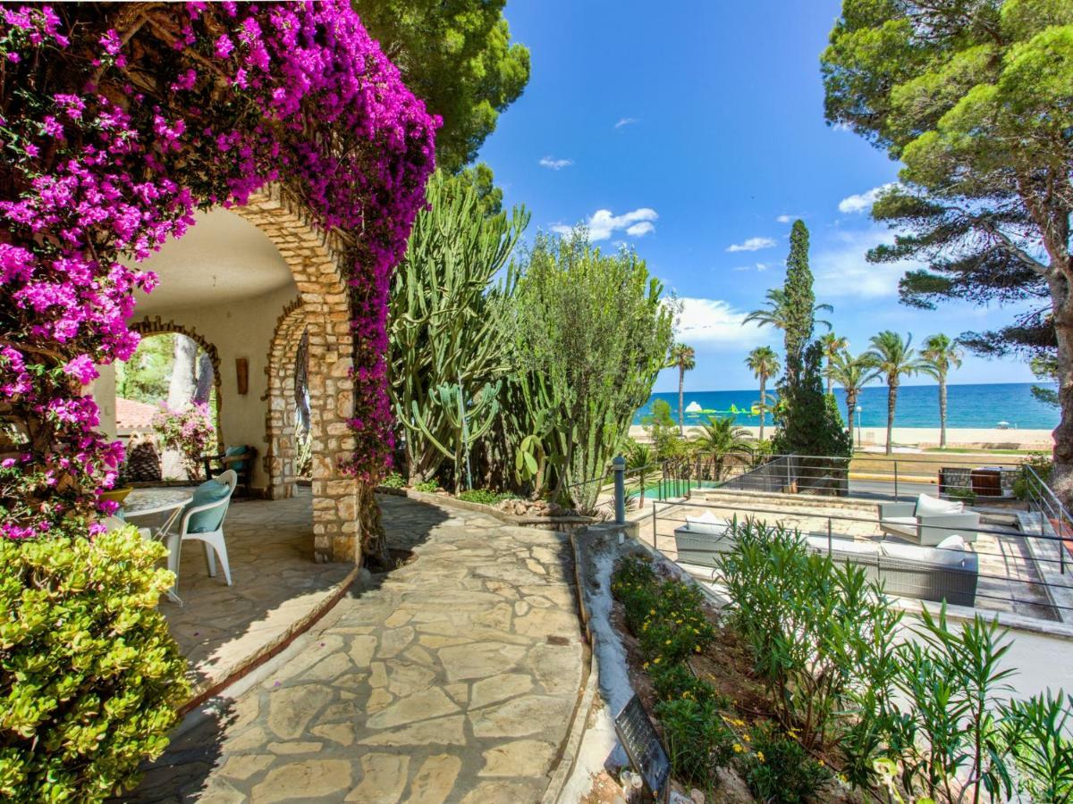 Villa Tarracohomes, With Botanic Garden And Private Pool Facing The *
